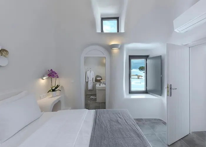 Aleanna Traditional * Fira (Santorini)